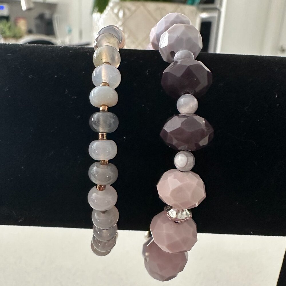 2 Lavender Glass and Acrylic Beaded Bracelets - Picture 5 of 6